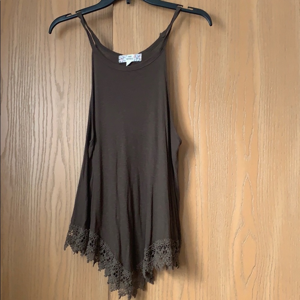 Tank with lace